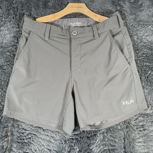 Huk Lowcountry Shorts Men’s Size Medium Activewear Cargo Gray Fishing Beach Golf